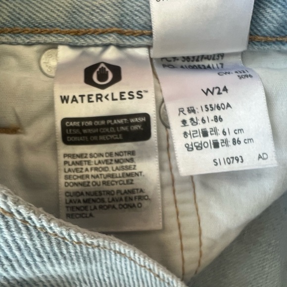 Levi 501 Light Wash Shorts, W24 - Picture 3 of 3